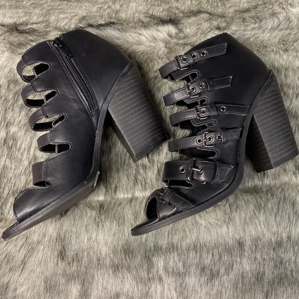 Heels - Picture 2 of 4
